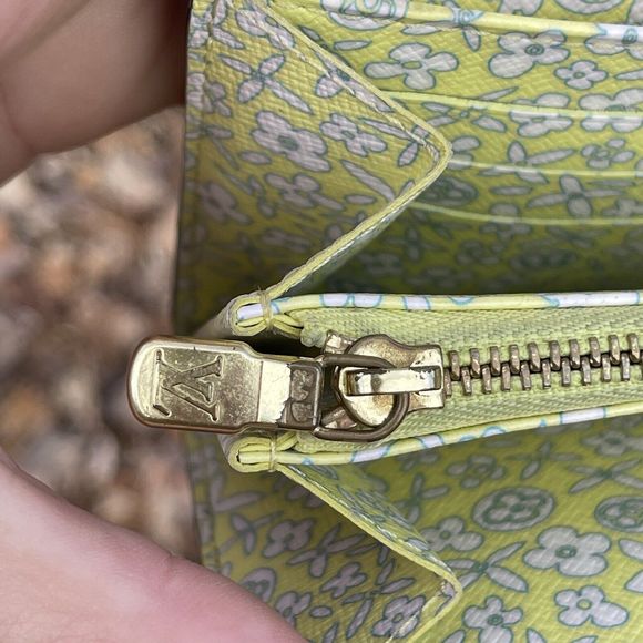 Louis Vuitton Monogram Portefeuille Sara Brown, Long Wallet Floral Interior - Picture 13 of 16